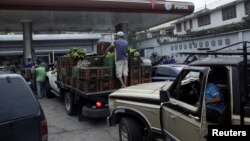 Motorists line up for fuel at a gas station of the Venezuelan state-owned oil company PDVSA in San Cristobal, Venezuela, Nov. 10, 2018. 