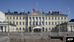 Президентский дворец в Хельсинки перед встречей президентов скандинавских стран и США, 13 июля 2023 г.