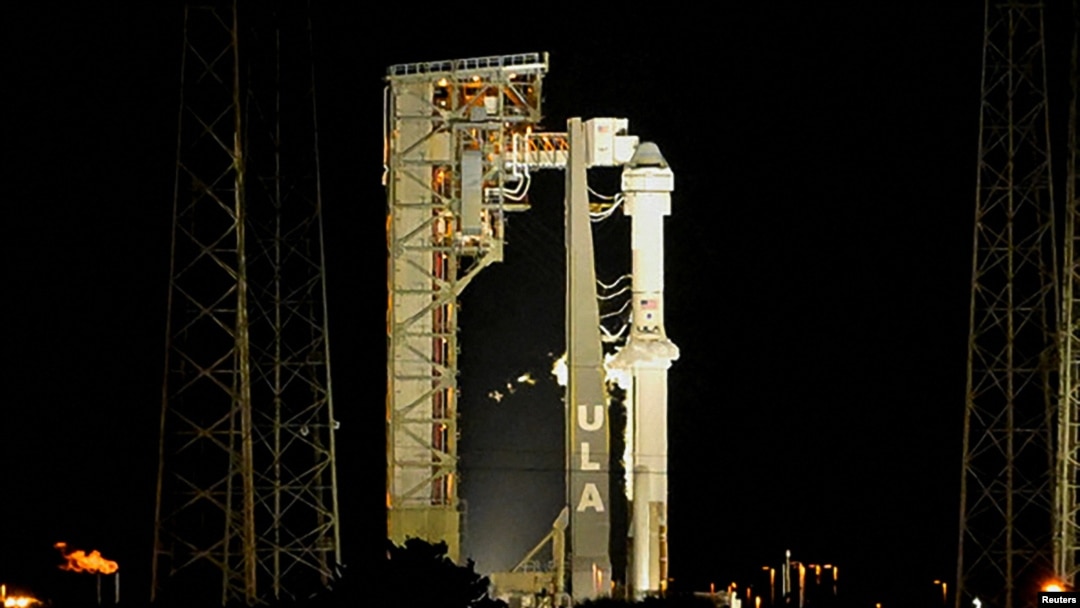 Un cohete Atlas V de United Launch Alliance que transporta a dos astronautas en vuelo de prueba visto después de que el lanzamiento se retrasara por problemas técnicos antes de una misión espacial en Cabo Cañaveral, Florida, el 6 de mayo de 2024.