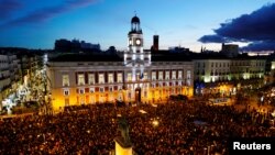 Supir-supir taksi menggelar aksi protes terhadap layanan naik kendaraan berbasis internet di Puerta del Sol Square, Madrid, Spanyol, 28 Januari 2019. (Foto: dok).