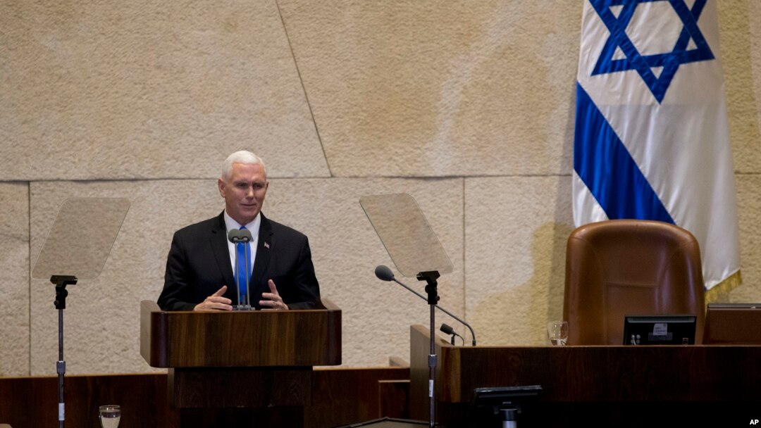 Wakil Presiden AS Mike Pence memberikan pidato di depan parlemen Israel di Yerusalem, hari Senin (22/1). 