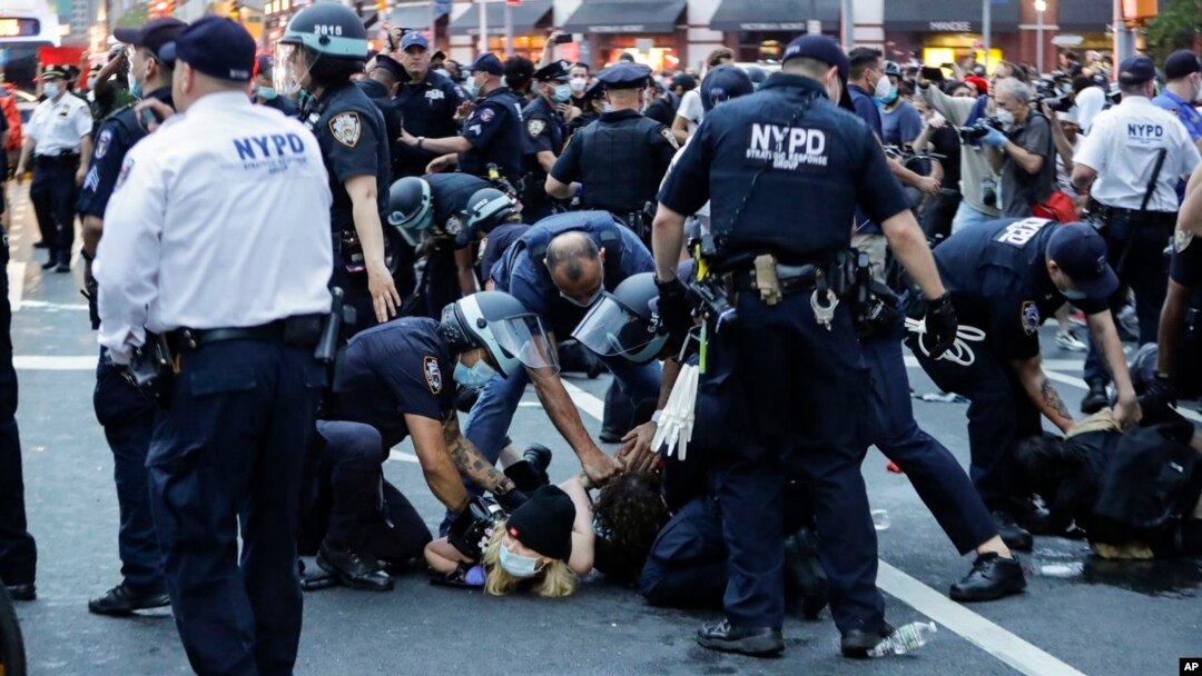 Một vụ bắt giữ trong cuộc biểu tình ở New York.