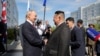 រូបឯកសារ៖ ប្រធានាធិបតីរុស្ស៊ីលោក Vladimir Putin និង​មេដឹកនាំ​កូរ៉េខាងជើង​លោក Kim Jong Un ចាប់ដៃស្វាគមន៍គ្នា​នៅ​ប្រទេសរុស្ស៊ី កាលពីថ្ងៃទី១៣ ខែកញ្ញា ឆ្នាំ២០២៣។ (KCNA via REUTERS)