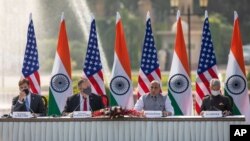 27일 마이크 폼페오 미 국무장관과 마크 에스퍼 미 국방장관, 수브라미니암 자이샹카르 인도 외교부 장관, 라즈나트 싱 인도 국방장관이 인도 뉴델리에서 기자회견을 가졌다. 
