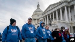 Saat berlangsungnya sidang pemakzulan Presiden Donald Trump di dalam Gedung Capitol, para aktivis menggelar aksi demo anti-aborsi tahunan "March for Life" di Washington, D.C., Kamis, 23 Januari 2020.