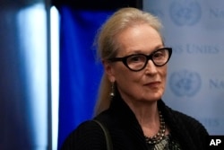 Meryl Streep menghadiri konferensi pers setelah acara bertajuk "Keterlibatan Perempuan dalam Masa Depan Afghanistan," Senin, 23 September 2024, di markas besar Perserikatan Bangsa-Bangsa. (Julia Demaree Nikhinson/AP)