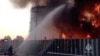 Anggota kementerian darurat Rusia berupaya memadamkan api dari tangki penyimpanan minyak setelah dugaan serangan drone di kota Azov, wilayah selatan Rostov, Rusia, 18 Juni 2024, dalam gambar yang diambil dari video. (Kementerian Keadaan Darurat Rusia/Handout via REUTERS)