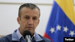 Tareck El Aissami, vicepresidente del área económica de Venezuela, dijo que el gobierno elabora un programa para el crecimiento de la estabilidad económica en el país. “Seguiremos anunciando decisiones”, señaló. Foto: El Nacional Web.