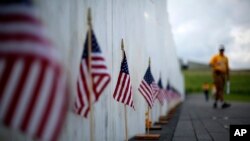 美国宾夕法尼亚尚克斯维尔9/11纪念馆刻有死难者名字的纪念墙 - 资料照片