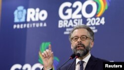 마우리치오 릴리오 브라질 주요20개국(G20) 담당 보좌관이 G20 외교장관회의에 앞서 20일 리우데자네이루에서 기자회견하고 있다.