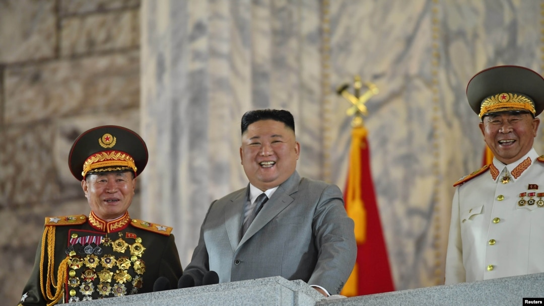 Perezida wa Koreya ya Ruguru Kim Jong Un anejejwe n'akarasisi ka gisirikare mu kwizihiza imyaka 75 y'ishaka ry'abakozi riri ku butegetsi muri icyo gihugu. Ibirori byabereye i Pyongyang taliki 10/10/ 2020