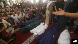 İsrail'in hava saldırılarında Gazze'de aralarında çocukların da olduğu yaklaşık 400 kişi öldü