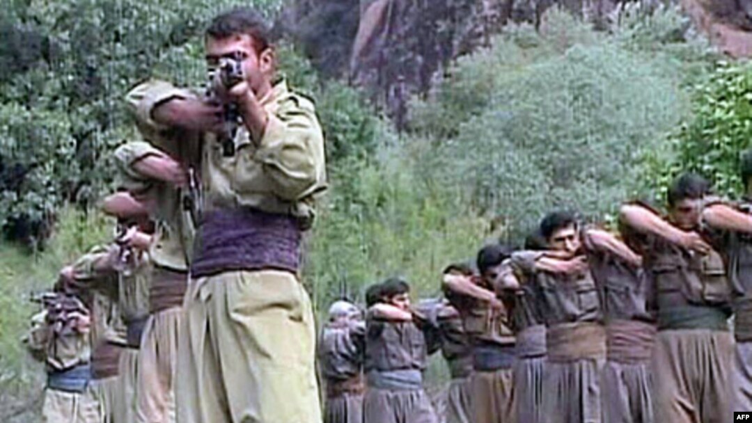 Kandil dağında eğitim yapan PKK militanları