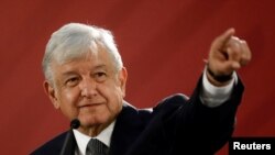 로페스 오브라도르 멕시코 대통령이 지난 3일 멕시코시티에서 취임 후 처음으로 기자회견을 열었다. 미국에 중남미 출신 이주자에 대한 노동비자 확대를 제안했습니다. 