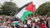 Anggota dari Grup Aksi Palestina berkumpul menjelang aksi protes pro-Palestina di Sydney, Australia, pada 3 Mei 2024. (Foto: Reuters/Alasdair Pal)