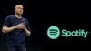 Генеральный директор Spotify Дэниел Эк выступает на пресс-конференции (архивное фото) 