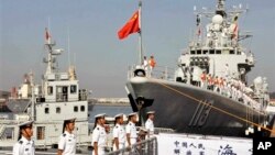 Angkatan Laut China saat melakukan latihan militer di Qingdao, provinsi Shandong (foto: dok). China sepakat melakukan latihan militer bersama dengan Malaysia. 