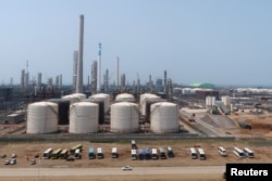 نمایی از تأسیسات شرکت پتروشیمی هنگلی در دالیان چین