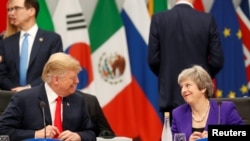 Le président américain Donald Trump et la première ministre britannique Theresa May lors du sommet des dirigeants du G20 à Buenos Aires, Argentine, le 30 novembre 2018.