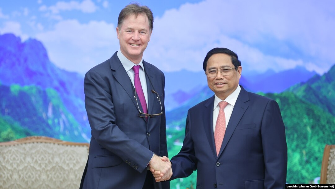 Thủ tướng Phạm Minh Chính (phải) tiếp ông Nick Clegg, Chủ tịch phụ trách đối ngoại toàn cầu tập đoàn Meta, tại Hà Nội, vào ngày 30/9/2024.