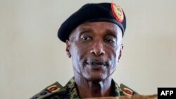 Kale Kayihura, ancien chef de la police ougandaise, comparaît devant le tribunal militaire de Kampala, en Ouganda, le 24 août 2018.