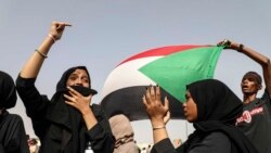 Des manifestants dans la rue à Khartoum pour un hommage aux manifestants tués