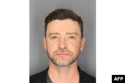 Foto Justin Timberlake saat ditangkap polisi di Sag Harbor karena diduga mengemudi sambil mabuk, hari Selasa (18/6).