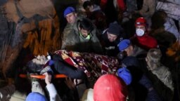 Рятувальна операція на місці лікарні, що обвалилась внаслідок землетрусу, Іскендерун, Туреччина, 6 лютого 2023. REUTERS/Umit Bektas