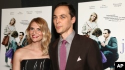 Claire Danes (kiri) dan Jim Parsons (kanan) menghadiri penayangan perdana film "A Kid Like Jake" di Landmark at 57 West, di New York, 21 Mei 2018.