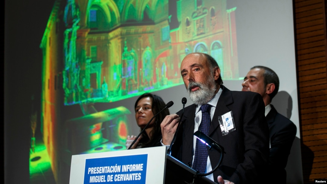 Forensic archaeologist Francisco Etxeberria, center, historian Francisco Marin, right, and forensic anthropologist Almudena Garcia speak about the search of the remains of Spanish writer Miguel de Cervantes in Madrid March 17, 2015. 
