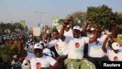 Célébrations dans les rues de Lusaka suite à la réélection du président Edgar Lungu, leader du Front patriotique, en Zambie, le 15 août 2016.