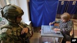 Голосування за членів російського парламенту в незаконно окупованому Росією Донецьку, 18 вересня 2026. AP Photo