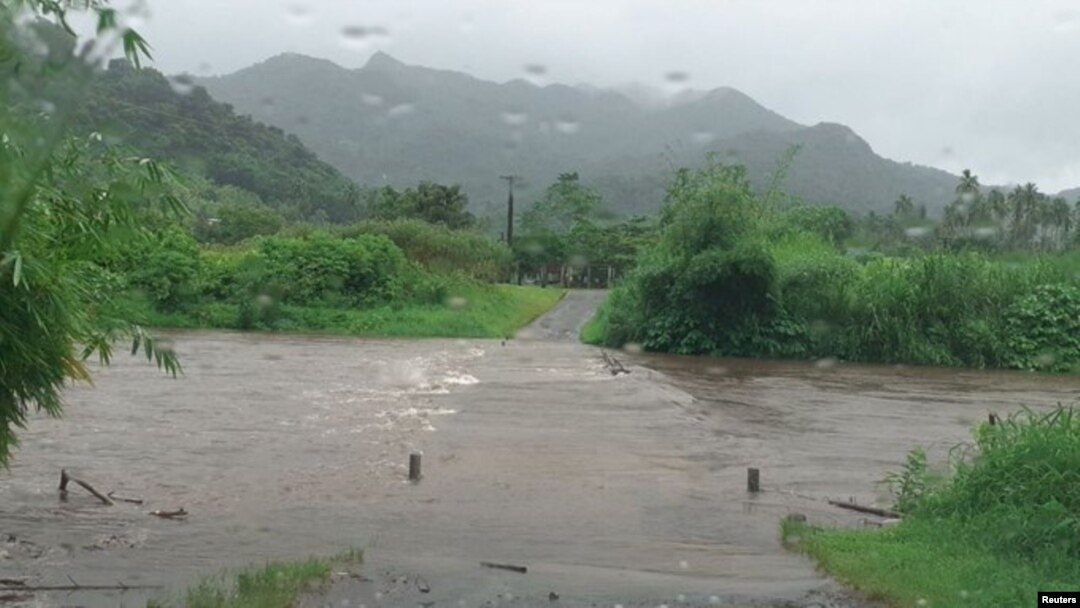 Penyeberangan Bagata di Jalan Vunivesi, Savusavu, tertutup banjir saat Topan Yasa melewati Fiji, 17 Desember 2020. (Foto: media sosial Fiji Roads Authority/via REUTERS).
