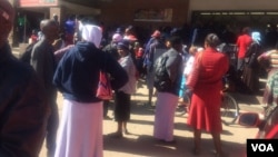 Some Zimbabweans waiting for cash outside a finance institution in the country. (Photo: Patricia Mudadigwa)