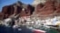 Baie d’Ammoudi sur l’île de Santorin en Grèce, 21 septembre 2009. (AP Photo)