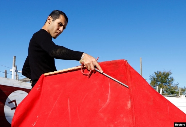 Juan Morena, a toreador apprentice of the Arles bullfighting school, practices with a muleta during a bullfight show at the Monumental de Gimeaux arena in Arles, France, November 20, 2022. (REUTERS/Eric Gaillard)