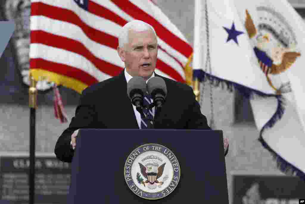 El vicepresidente Mike Pence habla a los graduados del 2020 en la Academia de la Fuerza Aérea de Estados Unidos, en Colorado.