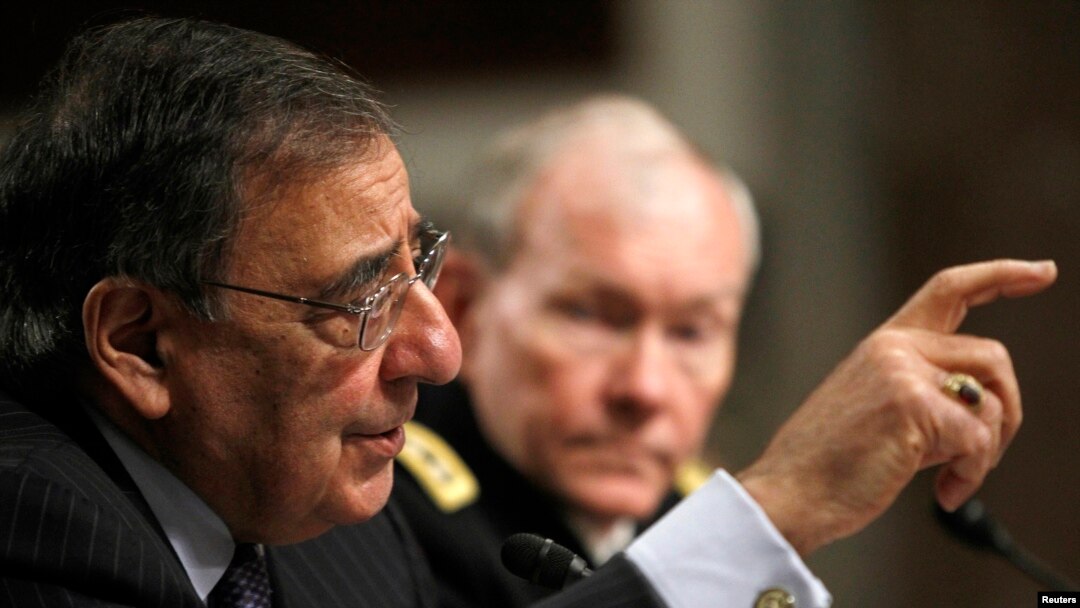 Menhan AS Leon Panetta (kiri) hari Kamis (7/2) memberitahu Komite Angkatan Bersenjata Senat Amerika mengenai serangan teroris di Benhazi. 