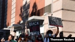 Los manifestantes volvieron a salir a las calles de Minneapolis, donde el 25 de mayo murió el afroamericano George Floyd bajo custodia policial.