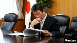 Menteri Ekonomi, Perdagangan dan Industri Jepang Toshimitsu Motegi di Tokyo (4/12). (Reuters/Toru Hanai)