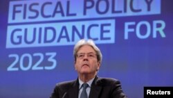 پائولو جنتیلونی، کمیسر اقتصادی اروپا، روز ۲ مارس ۲۰۲۲ در یک کنفرانس خبری درباره رهنمود مالی کمیسیون اروپا برای سال ۲۰۲۳ در بروکسل، بلژیک، شرکت کرده است. (رویترز)