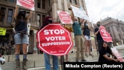 Manifestation contre une série de nouvelles restrictions de vote à Austin, Texas, États-Unis, le 8 mai 2021. 