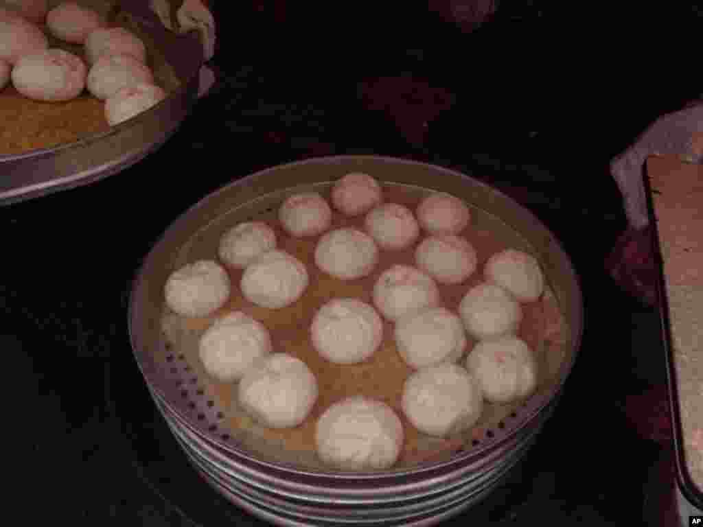 大街上的台湾包子有一个手掌那么大，五香粉凸显台湾口味