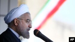 ښاغلي روحاني د چهارشنبې په ورځ د ایران د رشت په شمالي ښار کې په زرگونو ایرانیانو ته وینا وکړه. 
