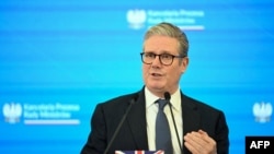 Perdana Menteri Inggris Keir Starmer berbicara dalam konferensi pers di Warsawa, Polandia, pada 17 Januari 2025. (Foto: AFP/Sergei Gapon)