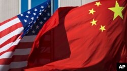 2012年9月5日北京一家中国酒店的美国中国国旗