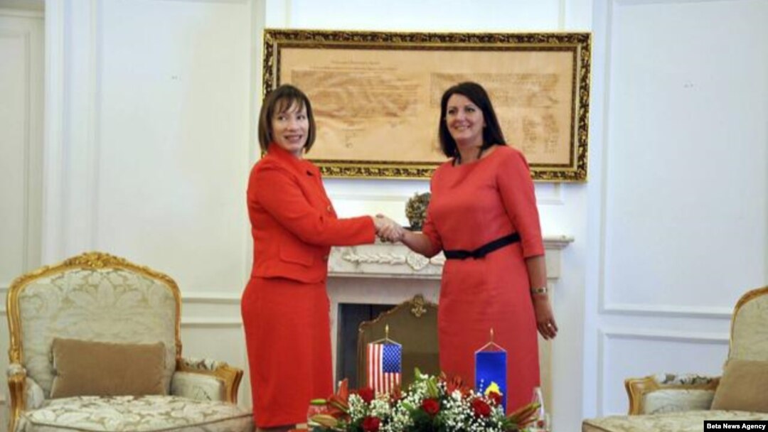 Predsednica Kosova Atifete Jahjaga (D) i ambasadorka SAD na Kosovu Trejsi En Džekobson 
