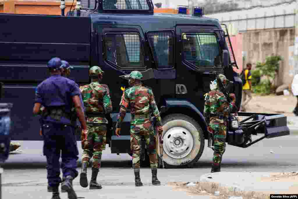 Soldados angolanos nas ruas de Luanda para responder &#224; manifesta&#231;&#227;o contra o governo. Luanda 24 outubro 2020