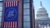美国国会大厦和庆祝美国独立250周年纪念的旗帜。(2026年6月24日，美国之音李逸华摄)