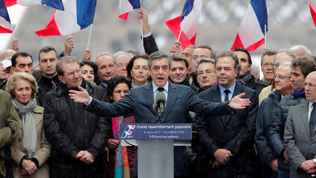 Francois Fillon, calon presiden Perancis dari kelompok konservatif, melakukan kampanye di Paris, Perancis hari Minggu (5/3).